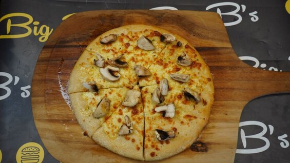 12" Garlic Bread With Cheese & Muhsrooms